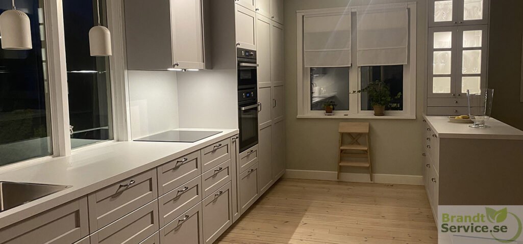 Köksrenovering i Stockholm - modernt renoverat kök av Brandt Service AB