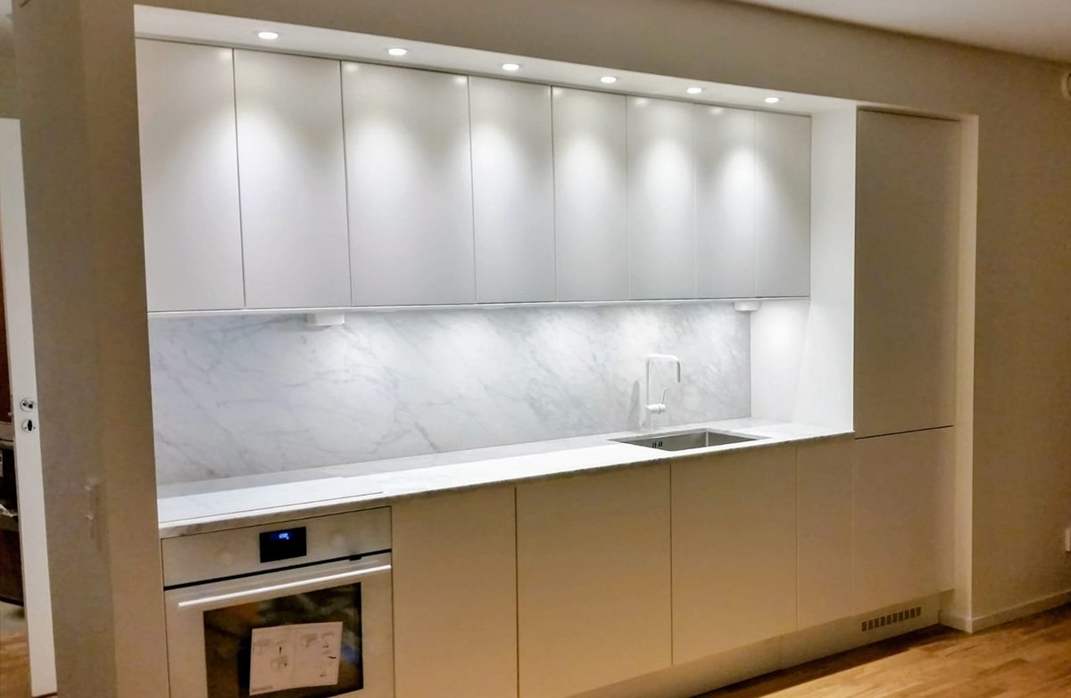 Renovera kök Stockholm - Färdig köksrenovering med köksbänkar i marmor!